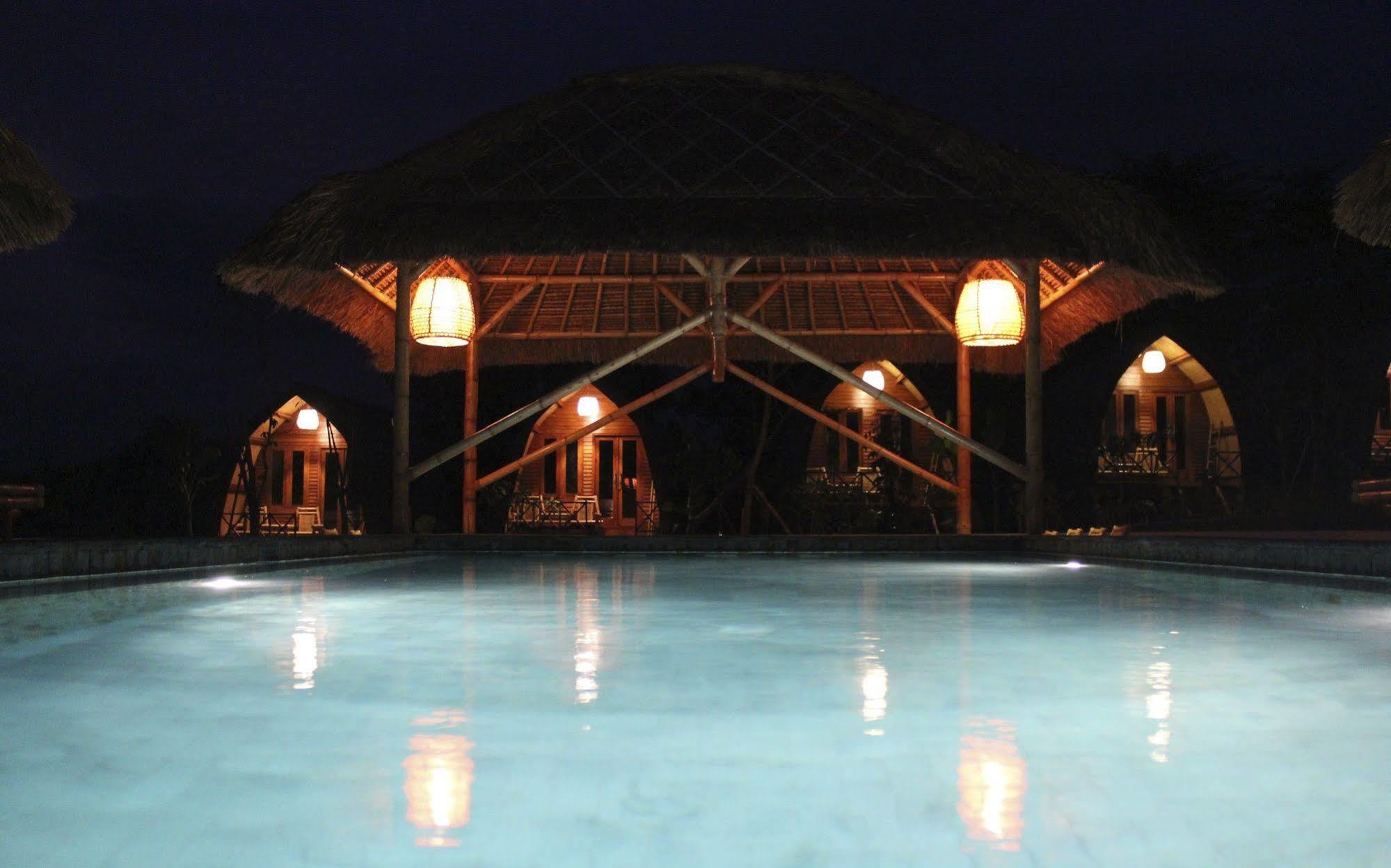 Ekas Breaks Hotel Bagian luar foto